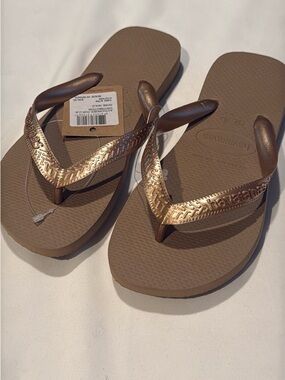 Havaianas Women's Metallic Rose Gold Flip Flops